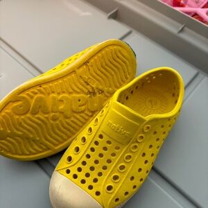 Native Kids shoes Yellow C8 size